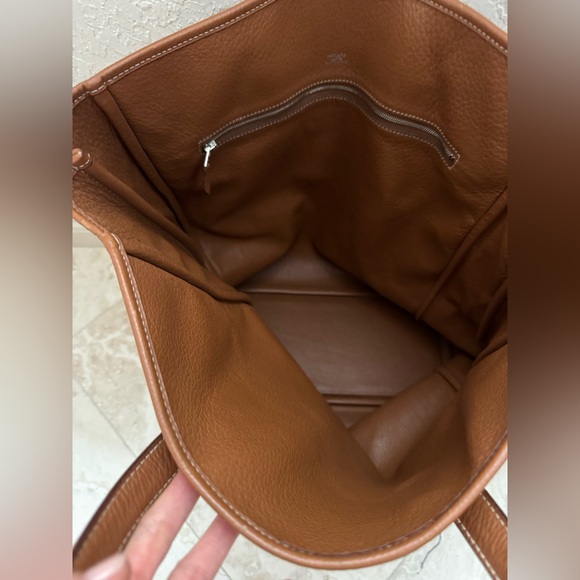Hermes Tan Leather Tote Bag
Approx 16.5” high X 6”deep X 13” wide 6” strap drop - Picture 9 of 10